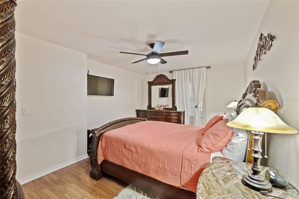 For Sale: $150,000 (2 beds, 2 baths, 1518 Square Feet)