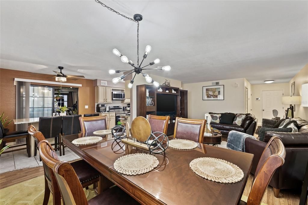 For Sale: $150,000 (2 beds, 2 baths, 1518 Square Feet)