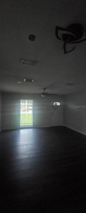 For Sale: $189,000 (2 beds, 1 baths, 812 Square Feet)