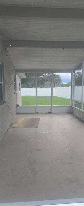 For Sale: $189,000 (2 beds, 1 baths, 812 Square Feet)