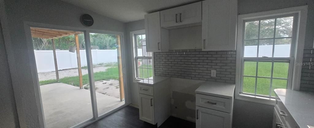 For Sale: $189,000 (2 beds, 1 baths, 812 Square Feet)