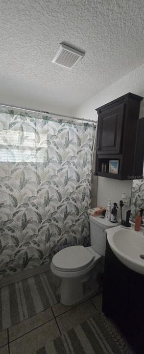 На продажу: $230,000 (2 спален, 1 ванн, 812 Квадратных фут)