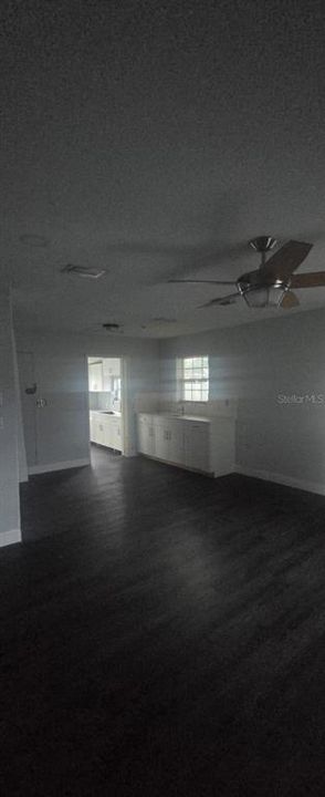 For Sale: $189,000 (2 beds, 1 baths, 812 Square Feet)