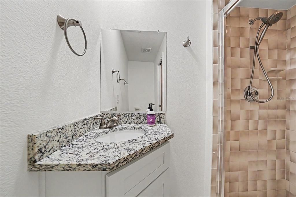 Activo con contrato: $260,000 (2 camas, 2 baños, 1263 Pies cuadrados)
