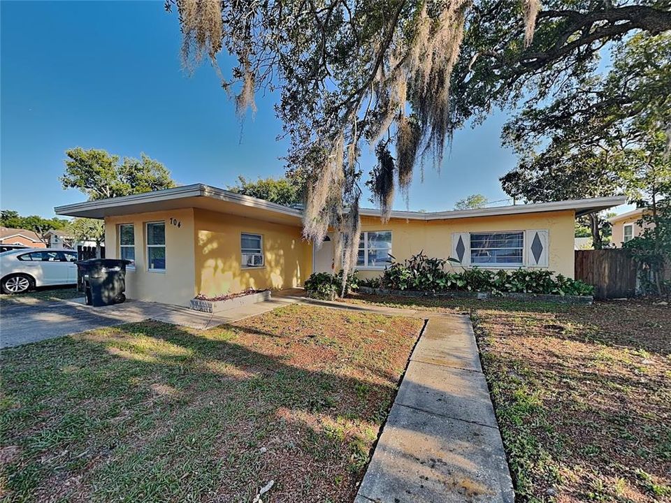 Recently Rented: $1,895 (4 beds, 1 baths, 1587 Square Feet)