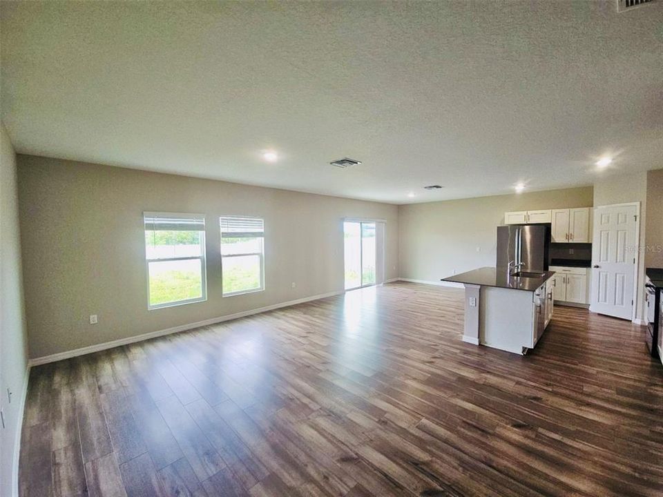 В аренду: $2,600 (4 спален, 2 ванн, 2039 Квадратных фут)