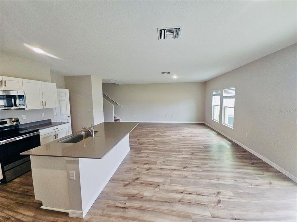 В аренду: $2,600 (4 спален, 2 ванн, 2039 Квадратных фут)
