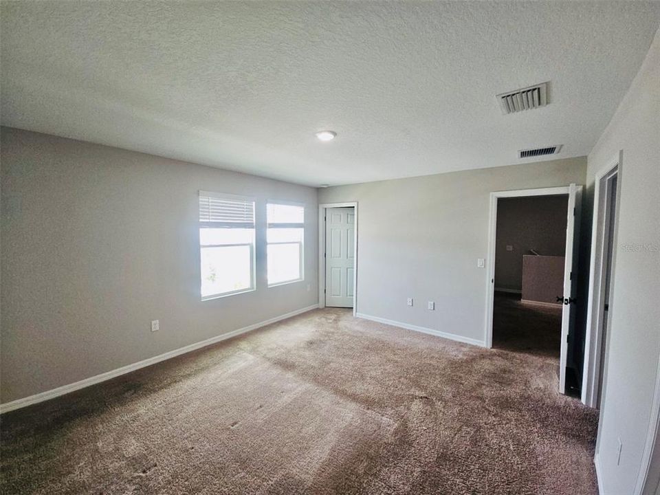 В аренду: $2,600 (4 спален, 2 ванн, 2039 Квадратных фут)