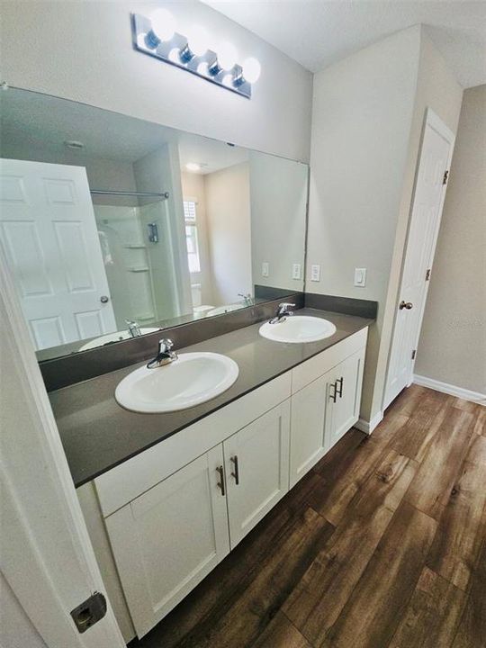 В аренду: $2,600 (4 спален, 2 ванн, 2039 Квадратных фут)