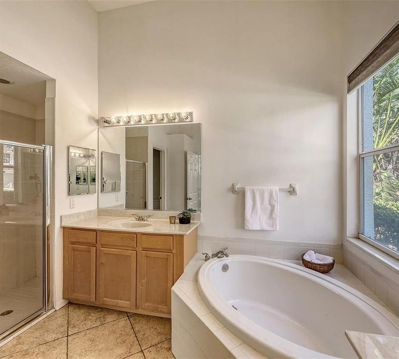 For Rent: $3,300 (3 beds, 2 baths, 2132 Square Feet)