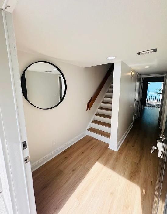 Под контрактом: $2,995 (2 спален, 1 ванн, 1035 Квадратных фут)