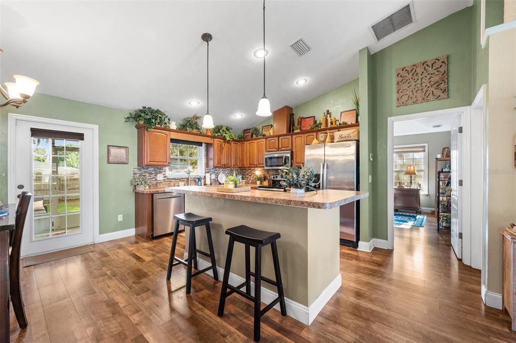 Active With Contract: $279,000 (3 beds, 2 baths, 1390 Square Feet)