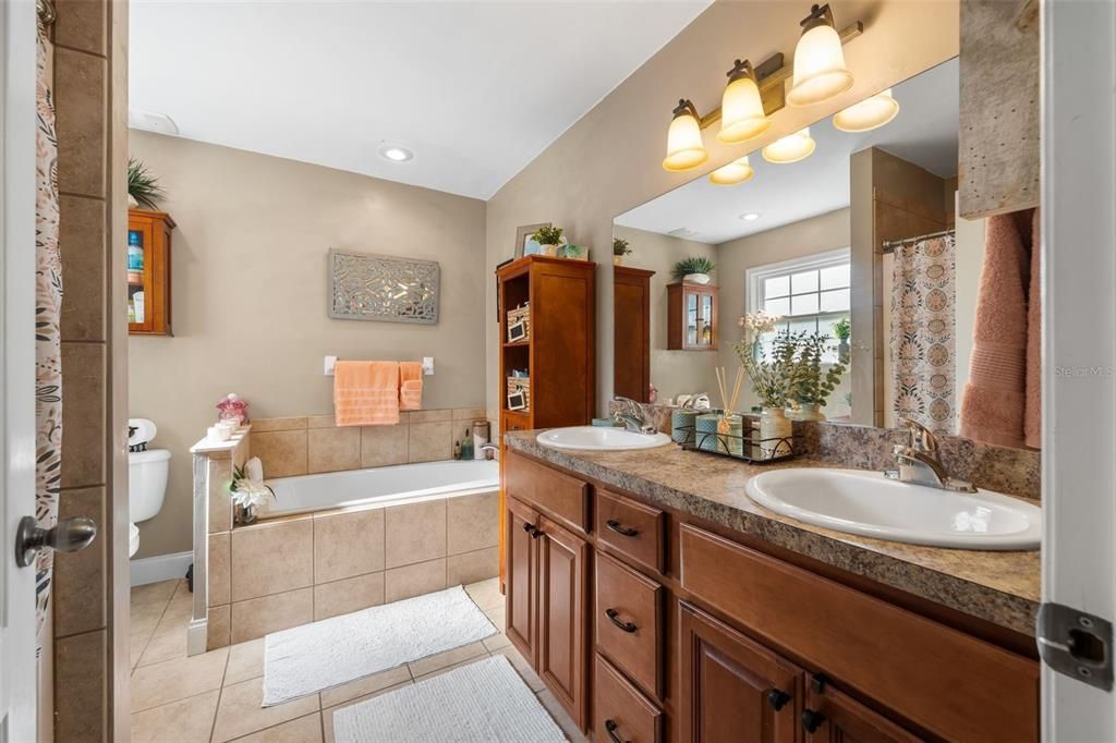 Active With Contract: $279,000 (3 beds, 2 baths, 1390 Square Feet)