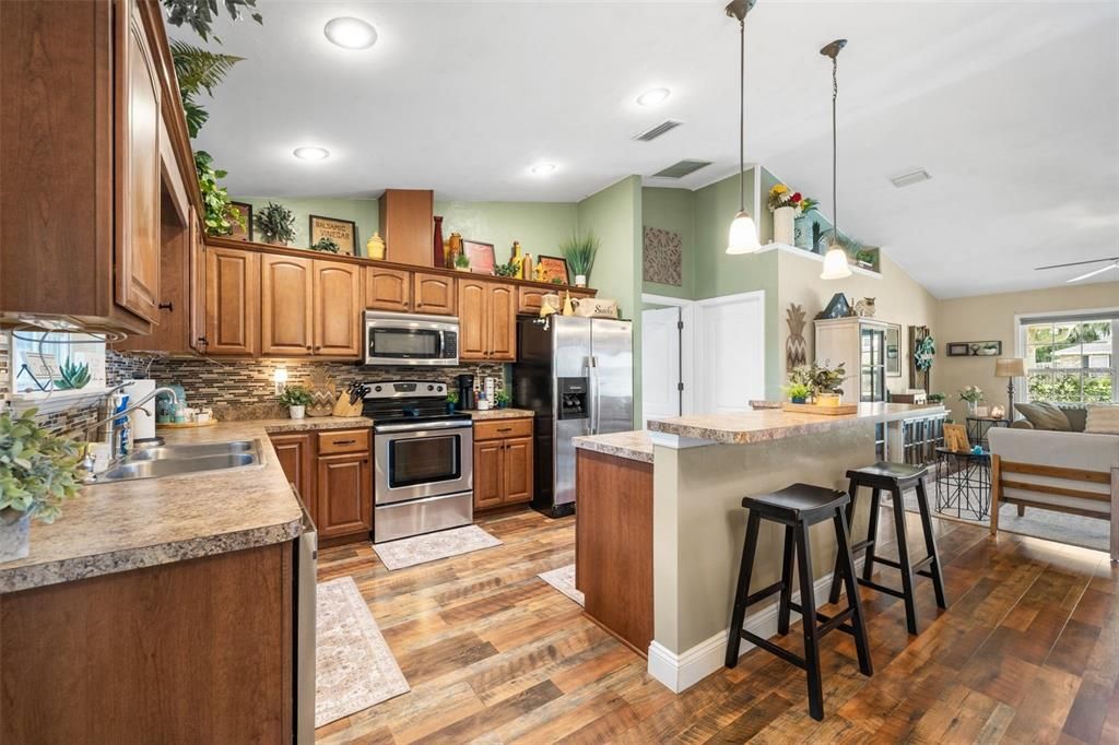 Active With Contract: $279,000 (3 beds, 2 baths, 1390 Square Feet)