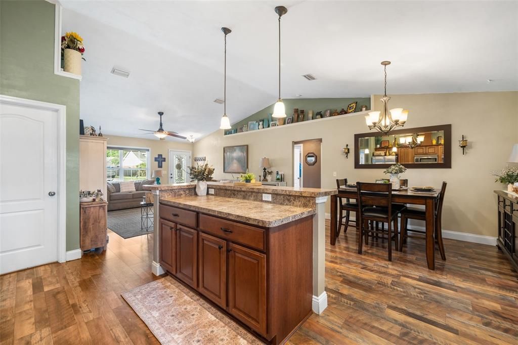 Active With Contract: $279,000 (3 beds, 2 baths, 1390 Square Feet)
