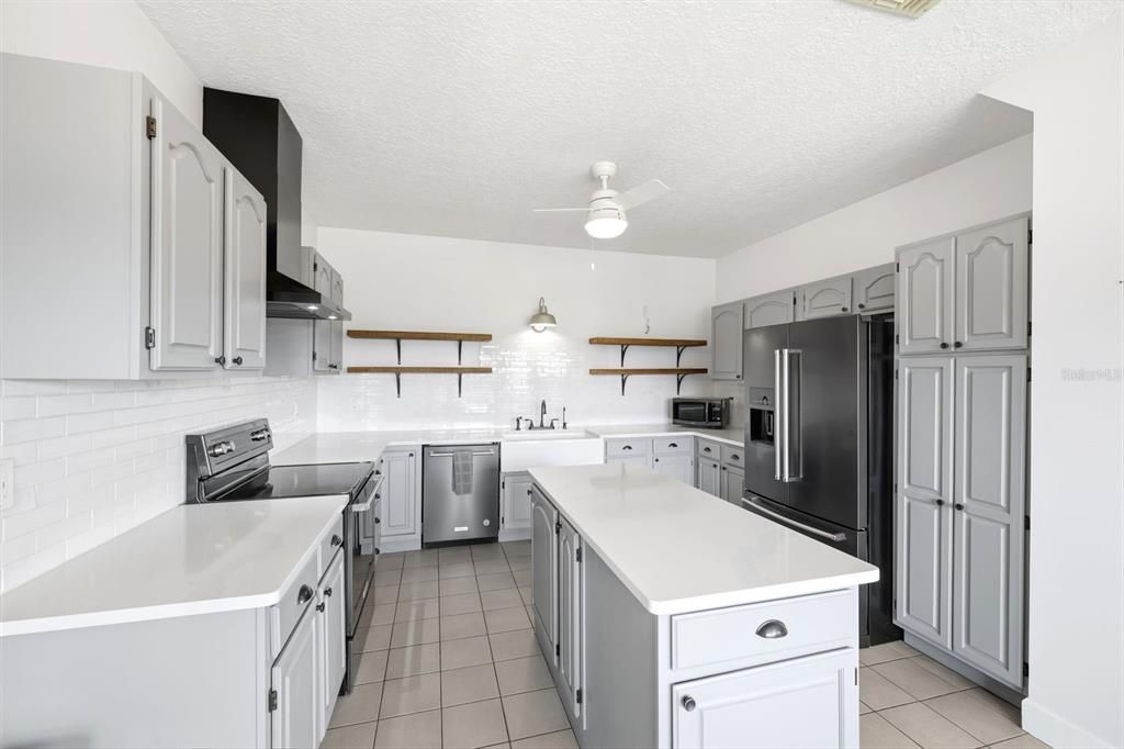 En Venta: $1,300,000 (3 camas, 3 baños, 1696 Pies cuadrados)