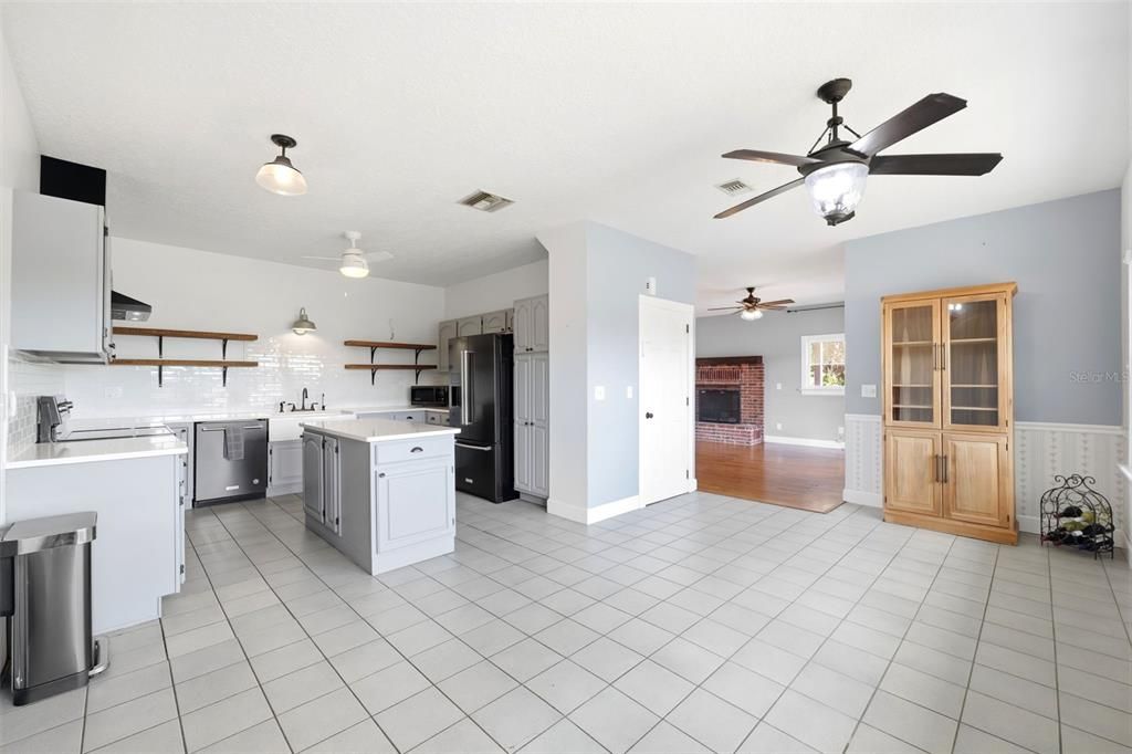 En Venta: $1,300,000 (3 camas, 3 baños, 1696 Pies cuadrados)