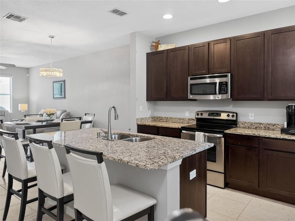 Activo con contrato: $345,000 (2 camas, 2 baños, 1271 Pies cuadrados)