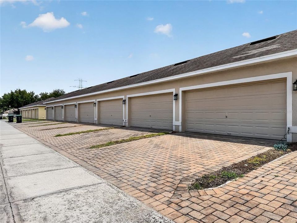 Activo con contrato: $345,000 (2 camas, 2 baños, 1271 Pies cuadrados)