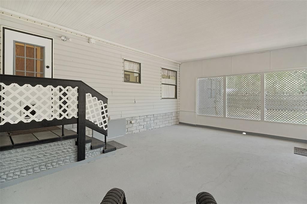Active With Contract: $155,000 (3 beds, 2 baths, 1996 Square Feet)