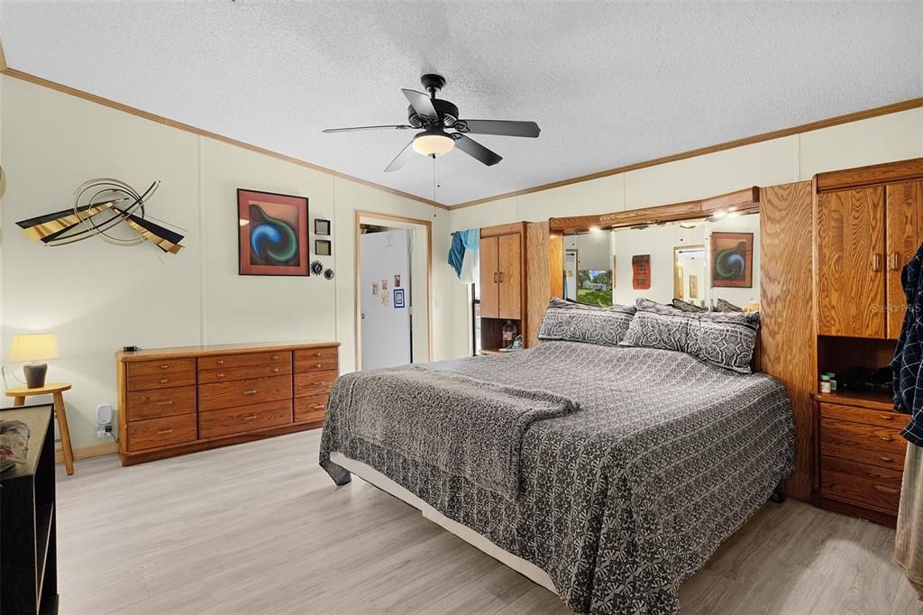Active With Contract: $155,000 (3 beds, 2 baths, 1996 Square Feet)