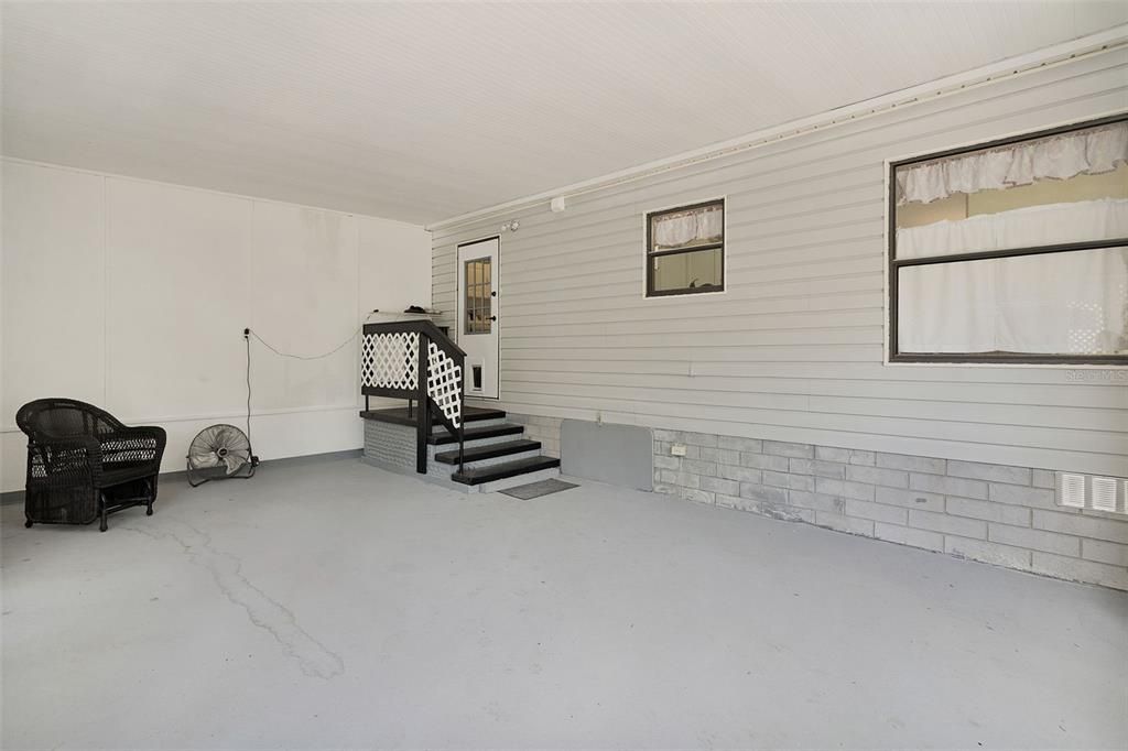 Active With Contract: $155,000 (3 beds, 2 baths, 1996 Square Feet)