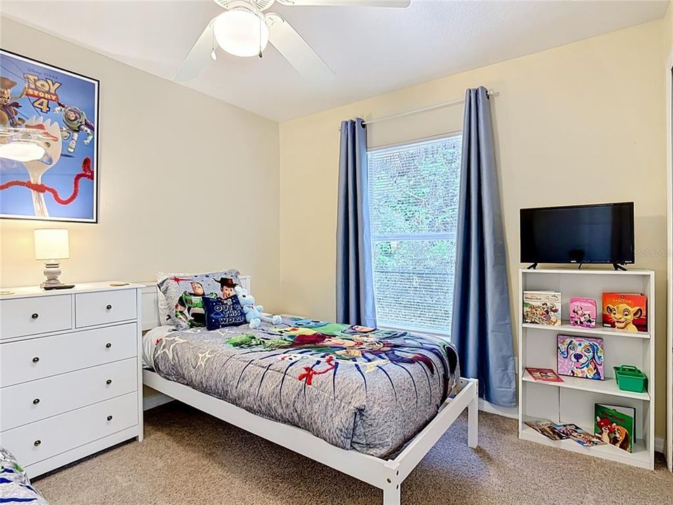 Active With Contract: $385,000 (5 beds, 3 baths, 1662 Square Feet)