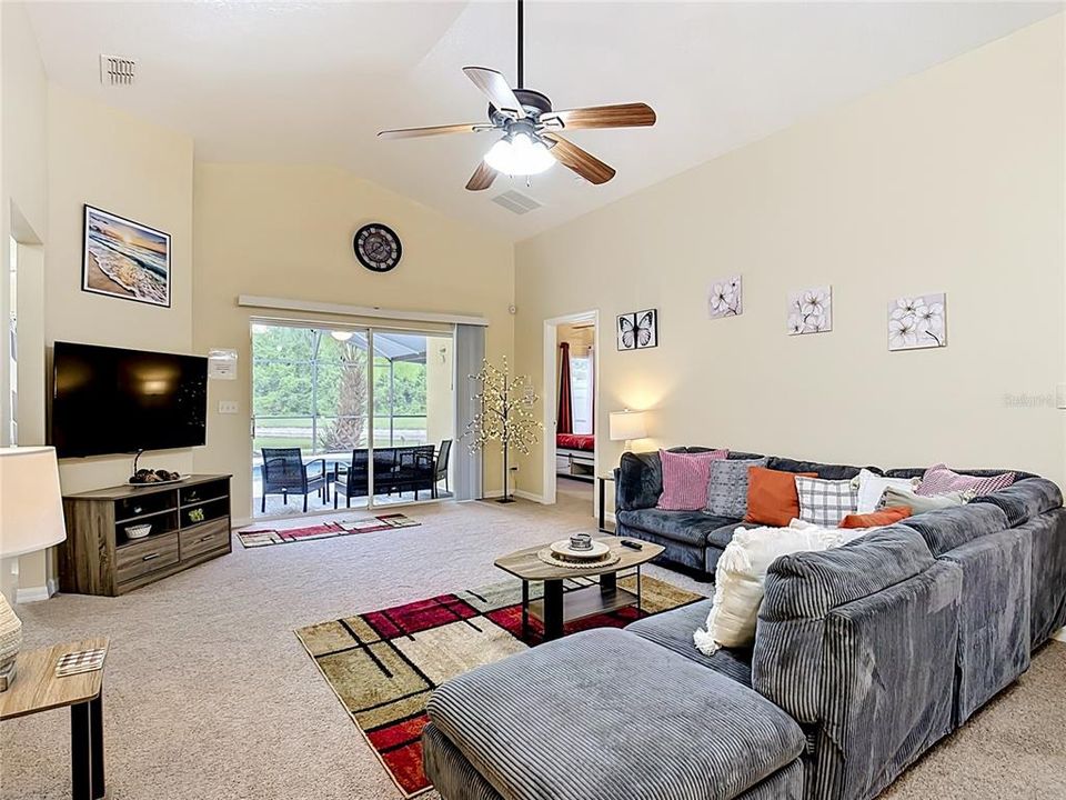 Active With Contract: $385,000 (5 beds, 3 baths, 1662 Square Feet)