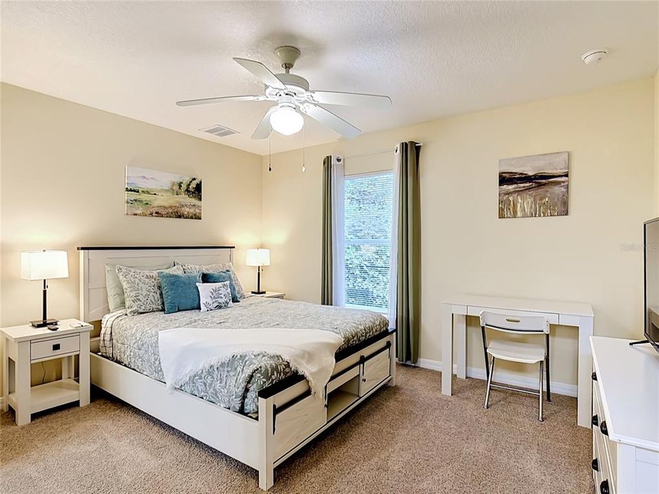 Active With Contract: $385,000 (5 beds, 3 baths, 1662 Square Feet)