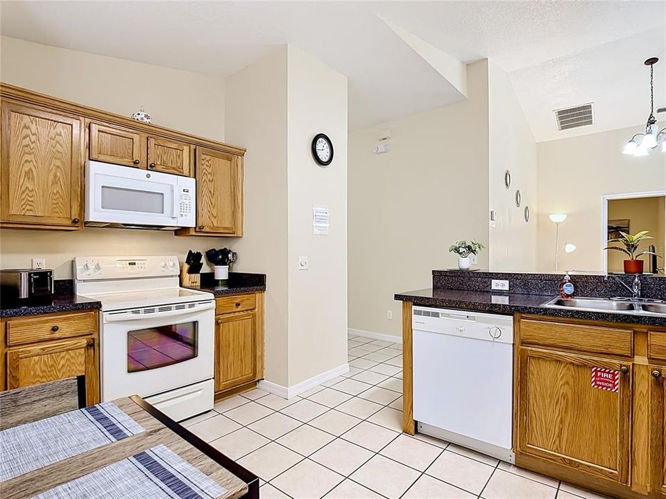 Active With Contract: $385,000 (5 beds, 3 baths, 1662 Square Feet)