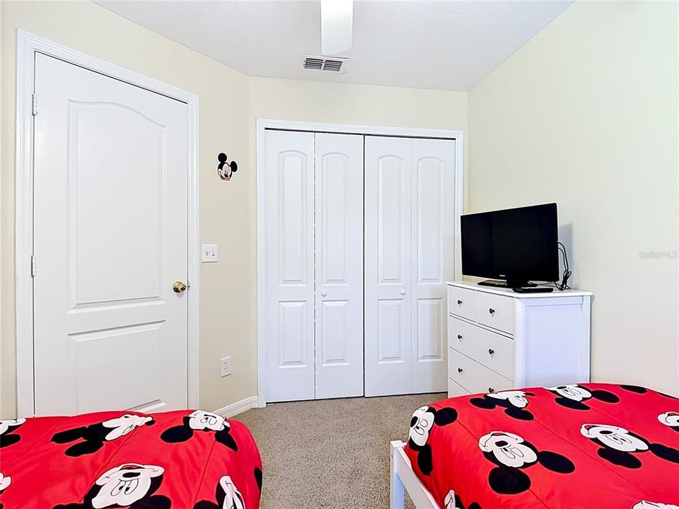 Active With Contract: $385,000 (5 beds, 3 baths, 1662 Square Feet)