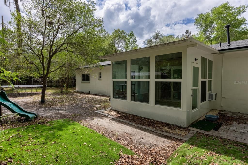 Active With Contract: $275,000 (3 beds, 2 baths, 1434 Square Feet)