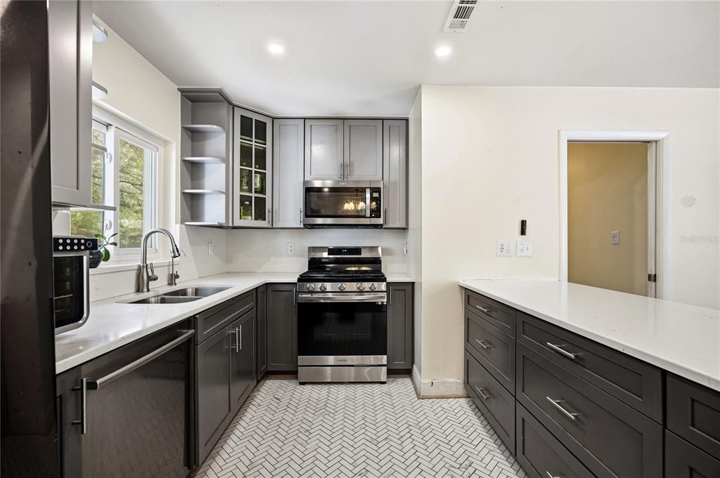 Active With Contract: $275,000 (3 beds, 2 baths, 1434 Square Feet)
