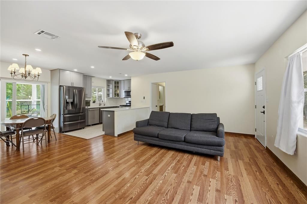 Active With Contract: $275,000 (3 beds, 2 baths, 1434 Square Feet)