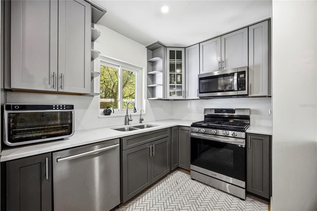 Active With Contract: $275,000 (3 beds, 2 baths, 1434 Square Feet)