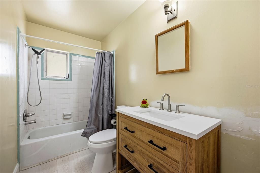 Active With Contract: $275,000 (3 beds, 2 baths, 1434 Square Feet)