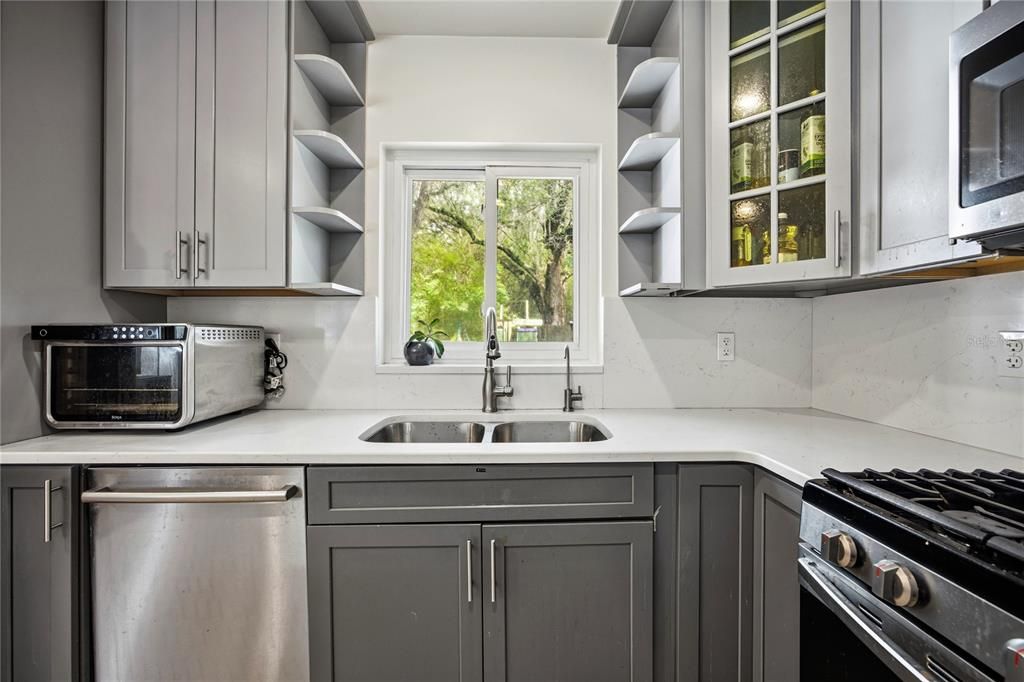 Active With Contract: $275,000 (3 beds, 2 baths, 1434 Square Feet)