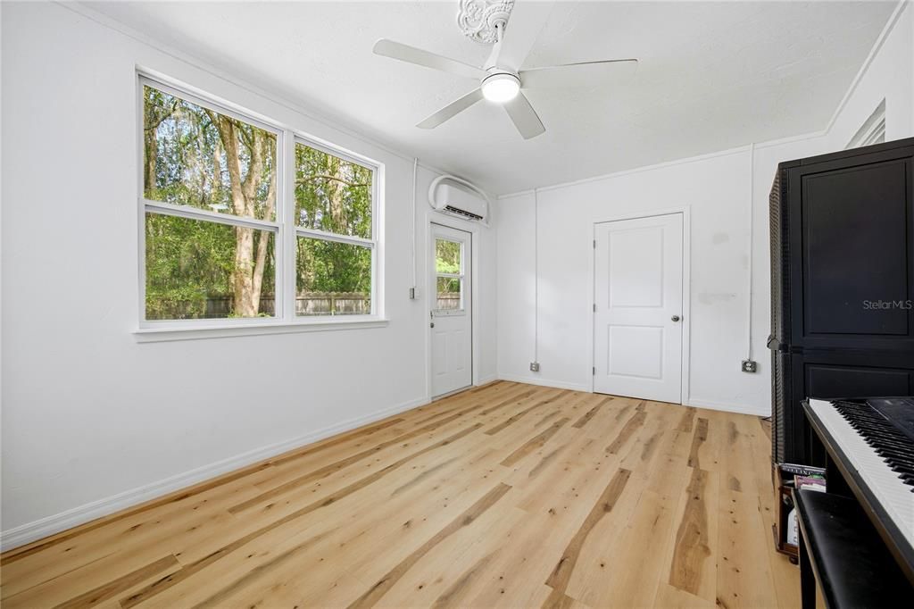 Active With Contract: $275,000 (3 beds, 2 baths, 1434 Square Feet)
