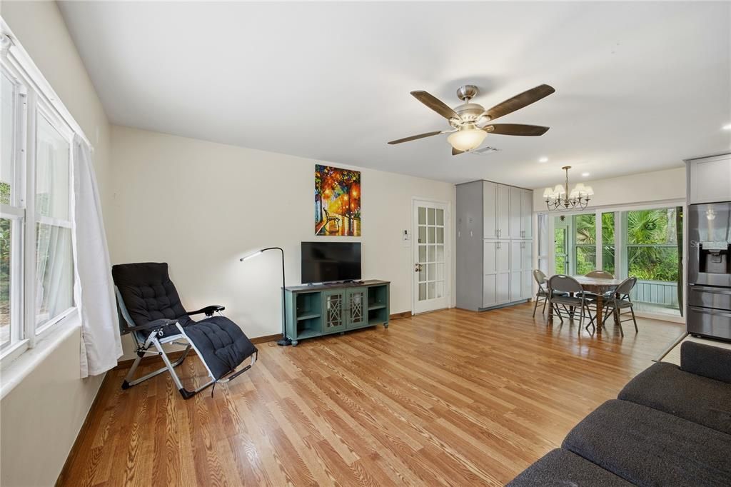Active With Contract: $275,000 (3 beds, 2 baths, 1434 Square Feet)