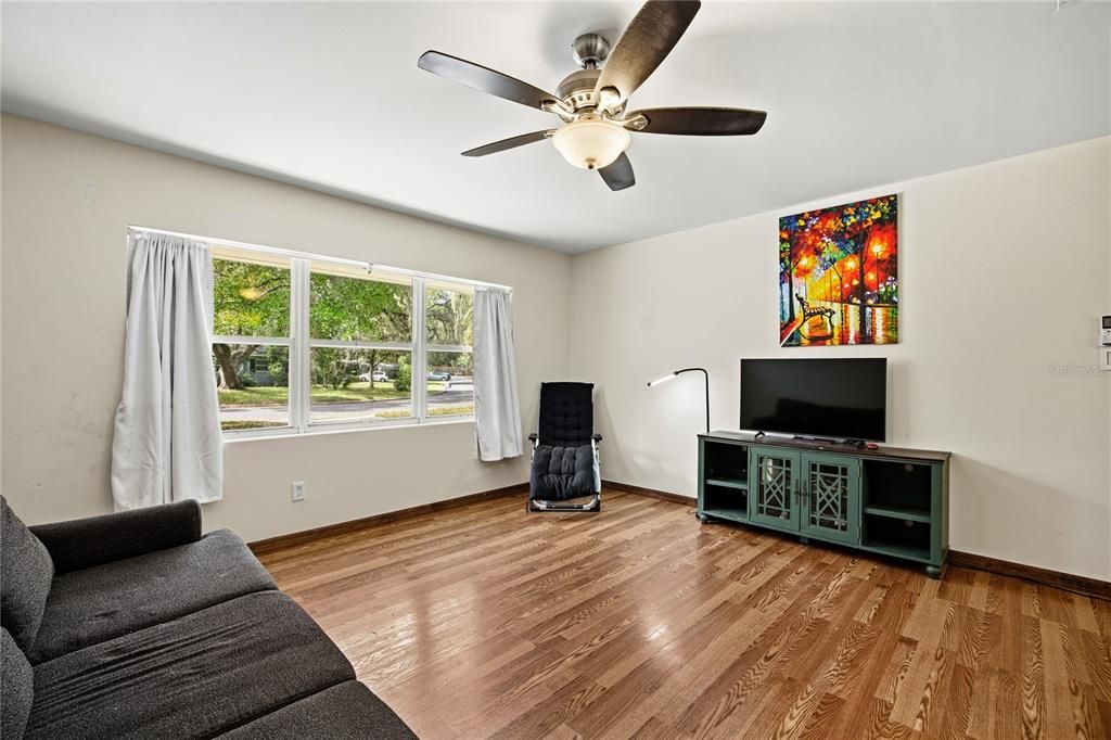 Active With Contract: $275,000 (3 beds, 2 baths, 1434 Square Feet)