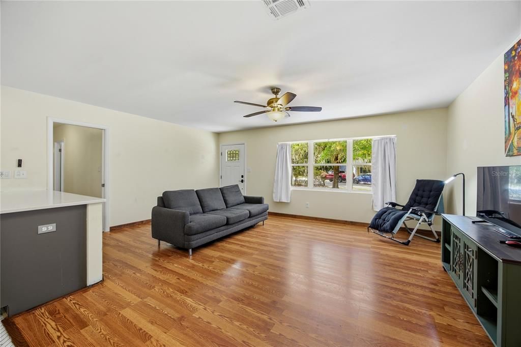 Active With Contract: $275,000 (3 beds, 2 baths, 1434 Square Feet)