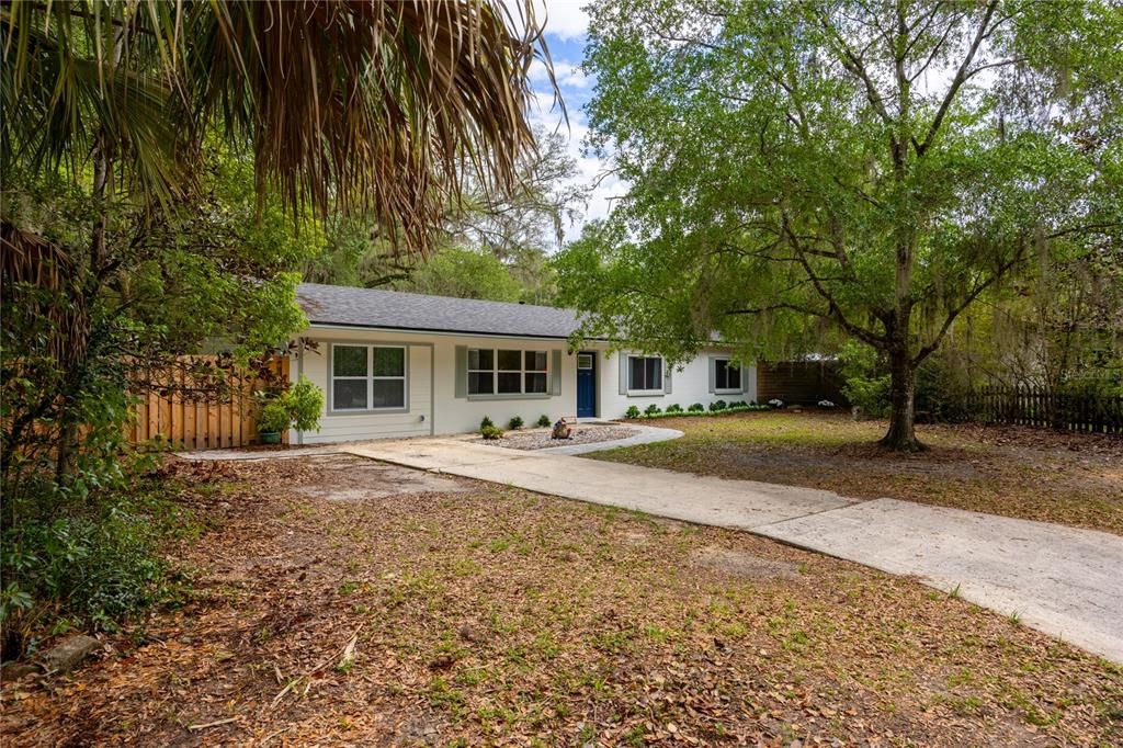 Active With Contract: $275,000 (3 beds, 2 baths, 1434 Square Feet)