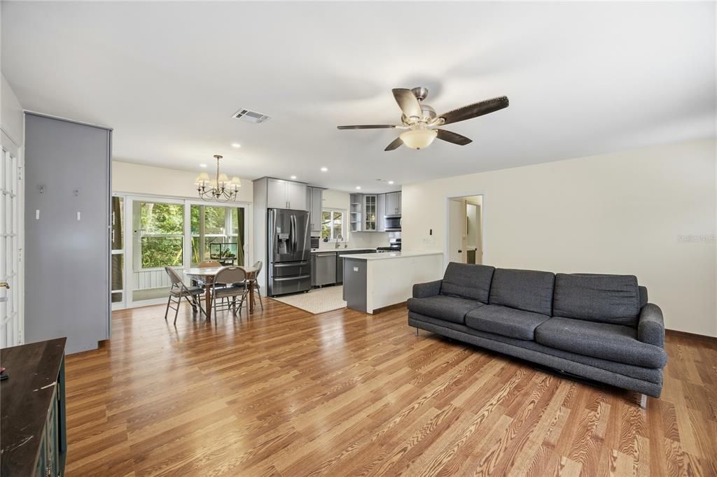 Active With Contract: $275,000 (3 beds, 2 baths, 1434 Square Feet)