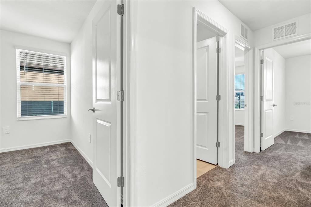 Под контрактом: $2,495 (4 спален, 2 ванн, 1870 Квадратных фут)