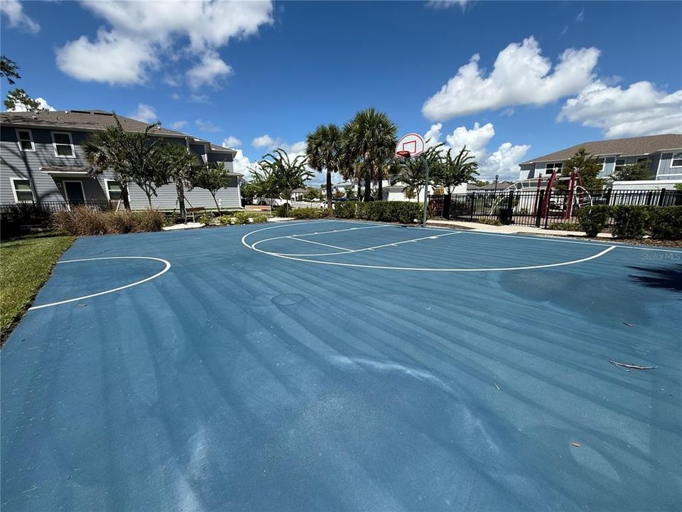 Под контрактом: $2,200 (3 спален, 2 ванн, 1683 Квадратных фут)