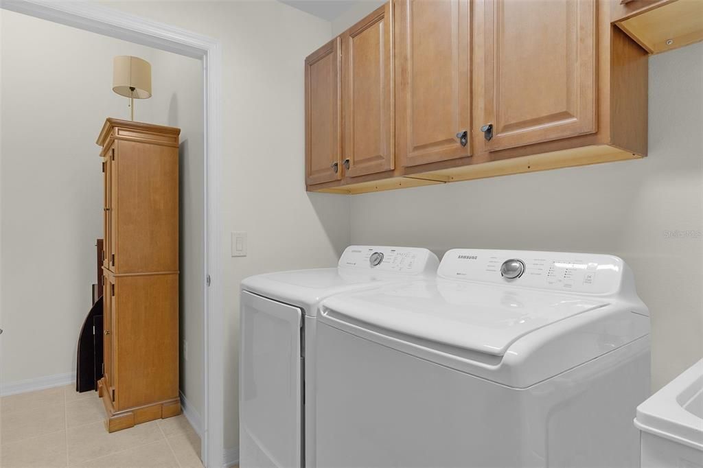 Activo con contrato: $575,000 (3 camas, 2 baños, 2236 Pies cuadrados)