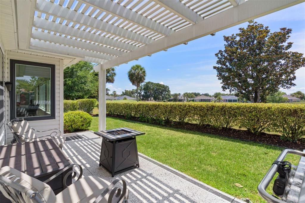 Activo con contrato: $575,000 (3 camas, 2 baños, 2236 Pies cuadrados)