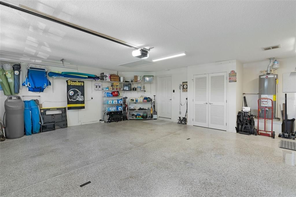 Activo con contrato: $575,000 (3 camas, 2 baños, 2236 Pies cuadrados)