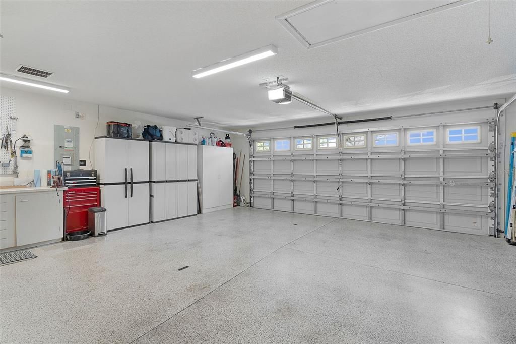 Activo con contrato: $575,000 (3 camas, 2 baños, 2236 Pies cuadrados)