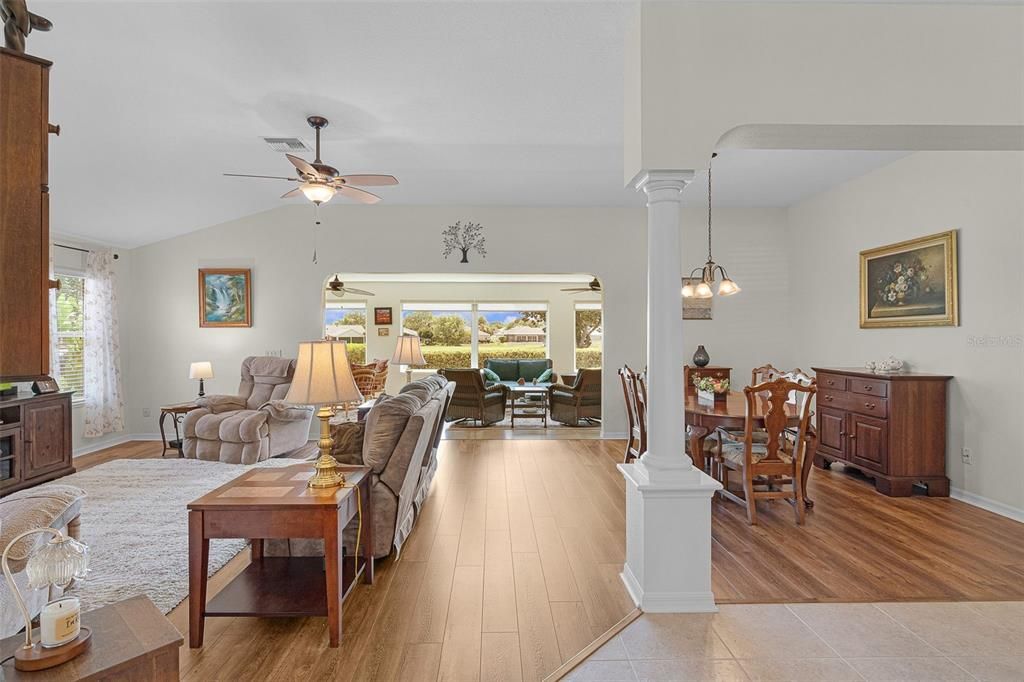 Activo con contrato: $575,000 (3 camas, 2 baños, 2236 Pies cuadrados)